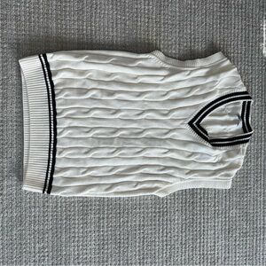 Cable Knit Sleeveless Sweater Vest